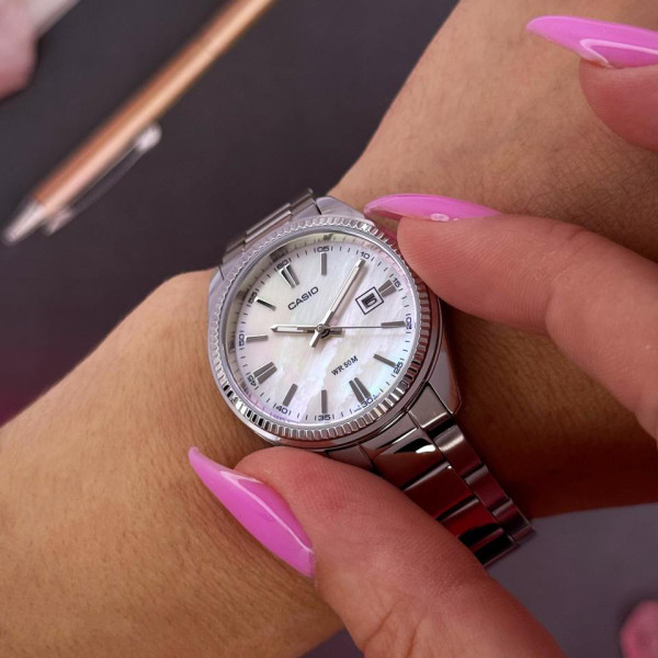 Жіночий годинник Casio LTP-1302DS-4A з рожевим циферблатом та браслетом