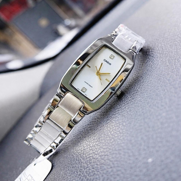 Женские часы Casio LTP-1165A-7C2 кварцевые серебристые