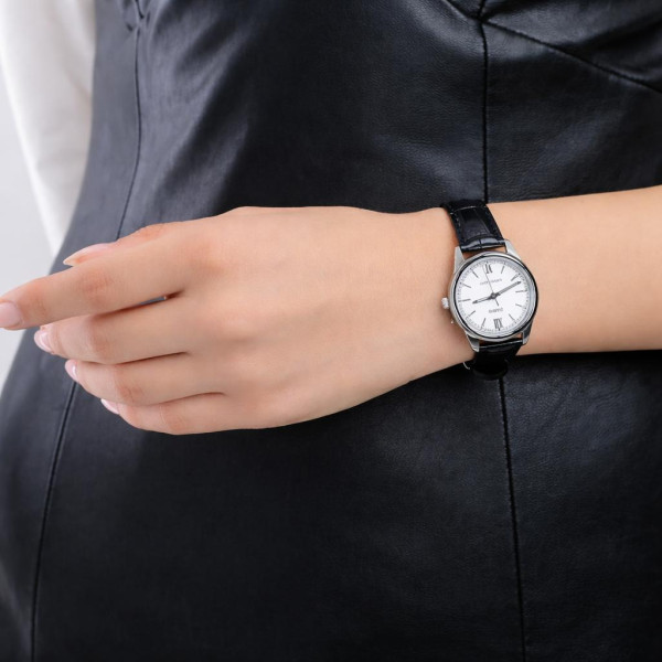 Женские часы Casio LTP-V005L-7B2 с черным кожаным ремешком
