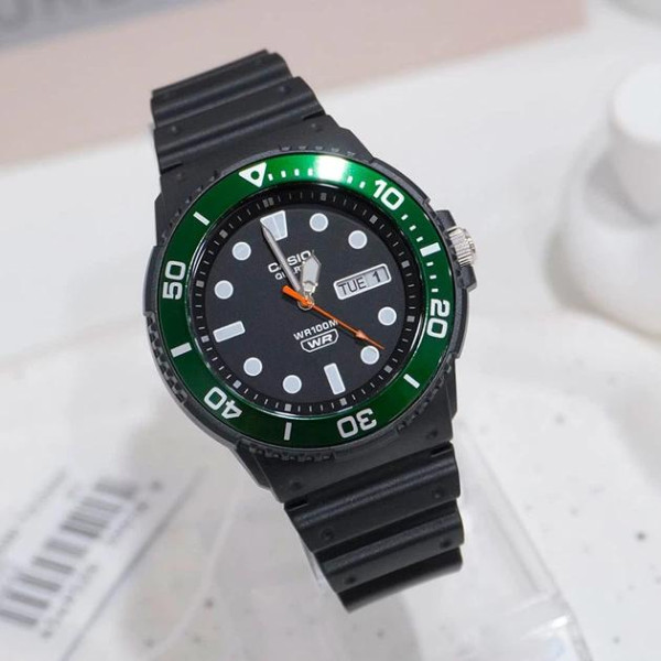 Мужские часы Casio MRW-230H-1E3 тактические 10 ATM зеленые