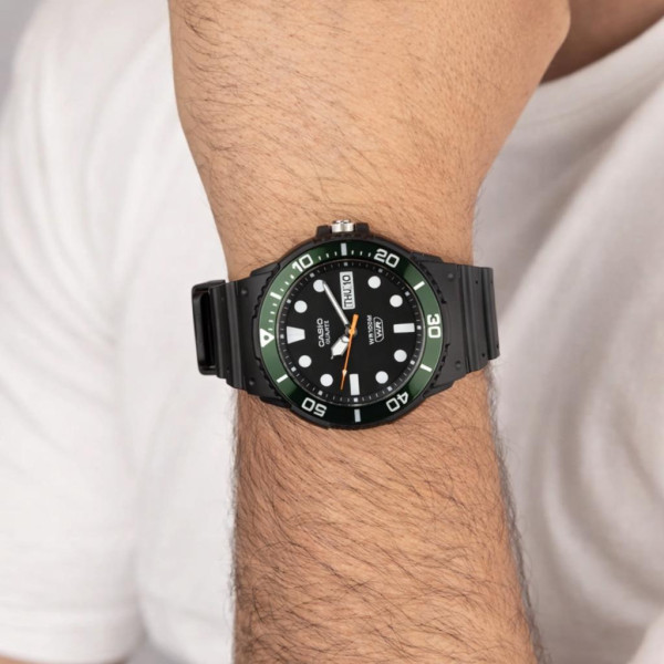 Мужские часы Casio MRW-230H-1E3 тактические 10 ATM зеленые