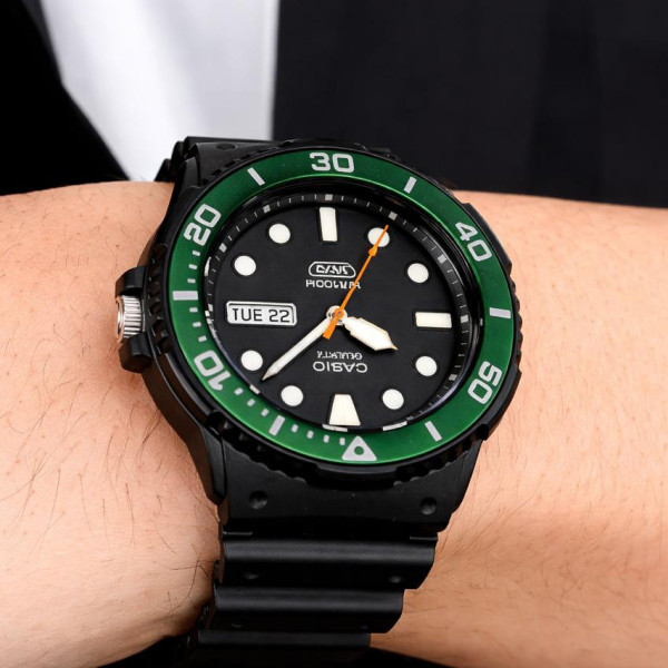 Мужские часы Casio MRW-230H-1E3 тактические 10 ATM зеленые