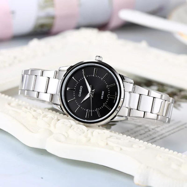 Жіночий годинник Casio LTP-1303D-1AVDF кварцовий з водозахистом 5 ATM