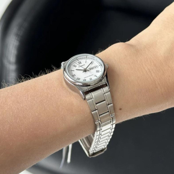 Женские часы Casio LTP-V006D-7B кварцевые металлические серебристые