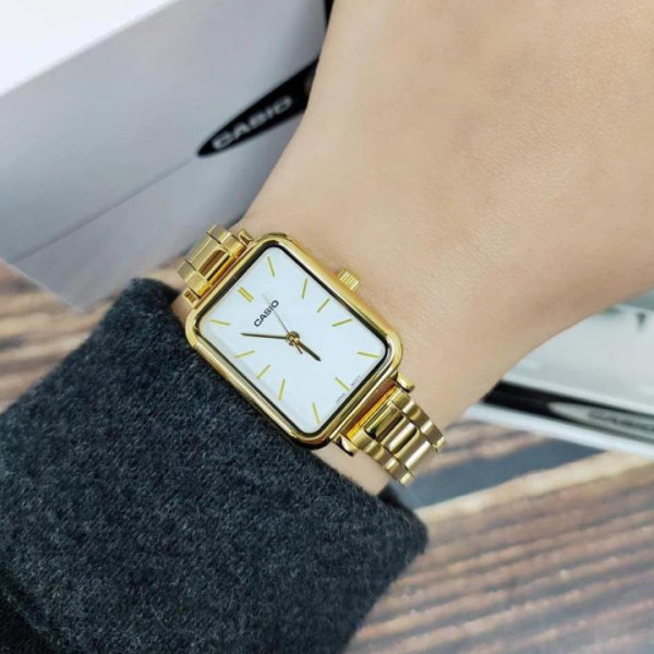Жіночий годинник Casio LTP-V009G-7E золотистий прямокутний