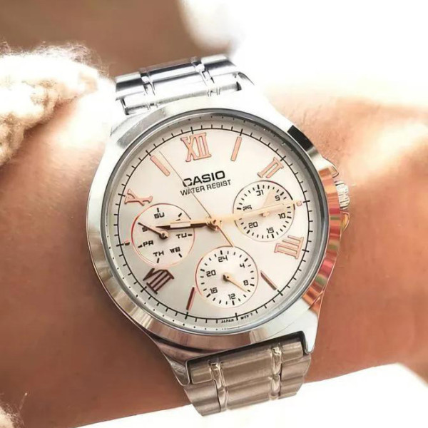 Жіночий годинник Casio LTP-V300D-7A2 з металевим браслетом