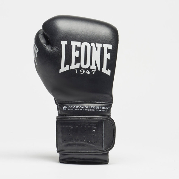 Боксерські рукавиці Leone GN111 THE GREATEST Black 18 унцій (бинти 4 м. в комплекті)