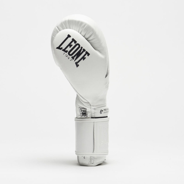 Боксерські рукавиці Leone GN111 THE GREATEST White 10 унцій (бинти 4 м. в комплекті)